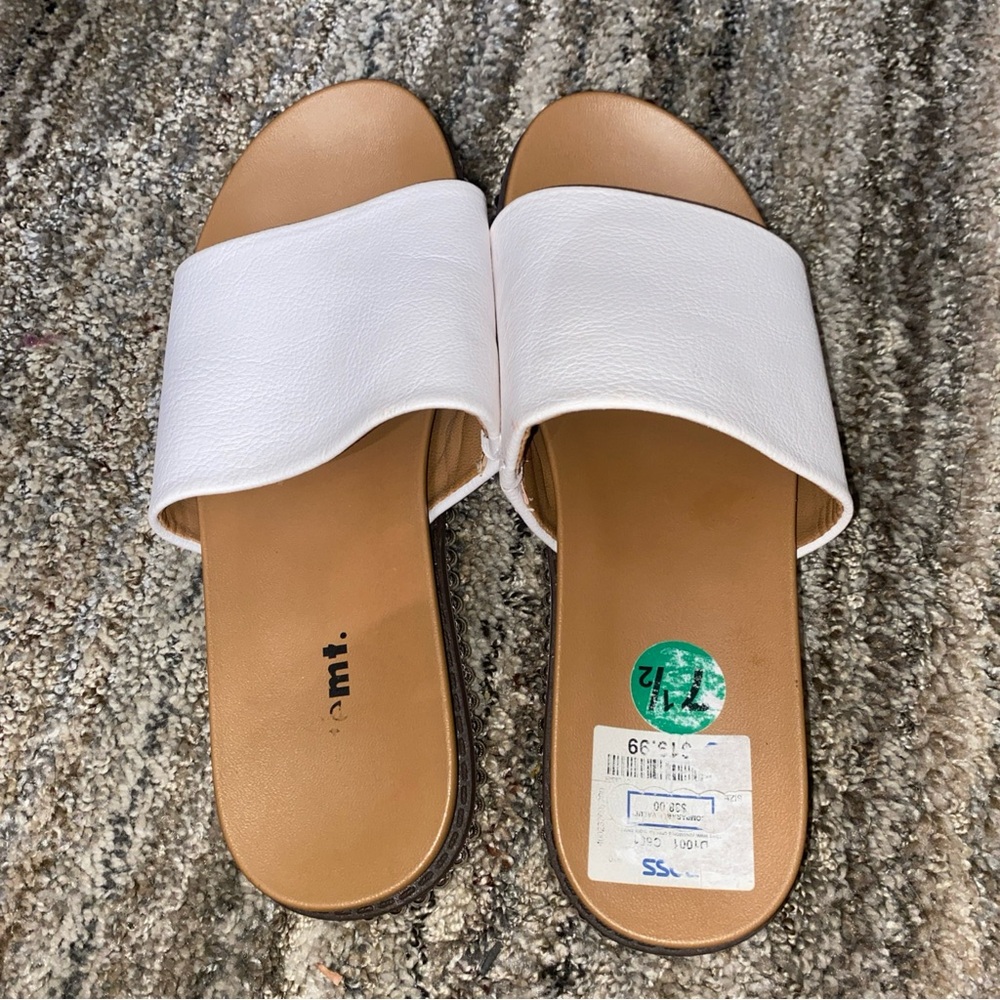 Women's White MT  Slide Sandals, Size 7.5 White Sandals W/Neural Brown Sole (S)
